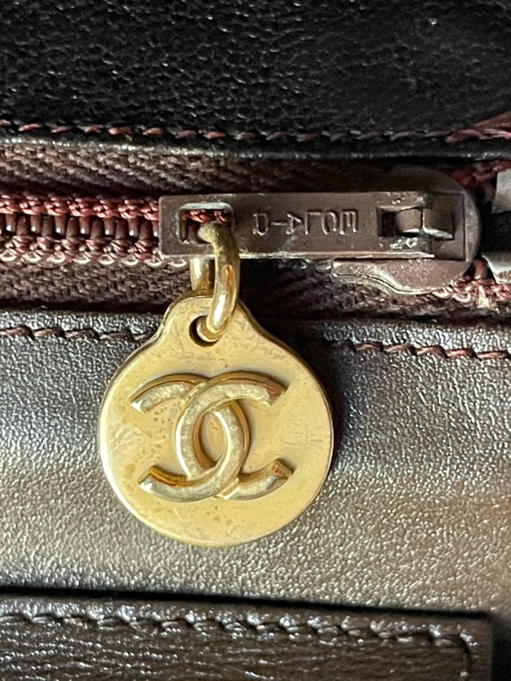 CHANEL vintage brown Leather Shoulder Bag with Gold-Tone Chain Strap - Picture 10 of 12